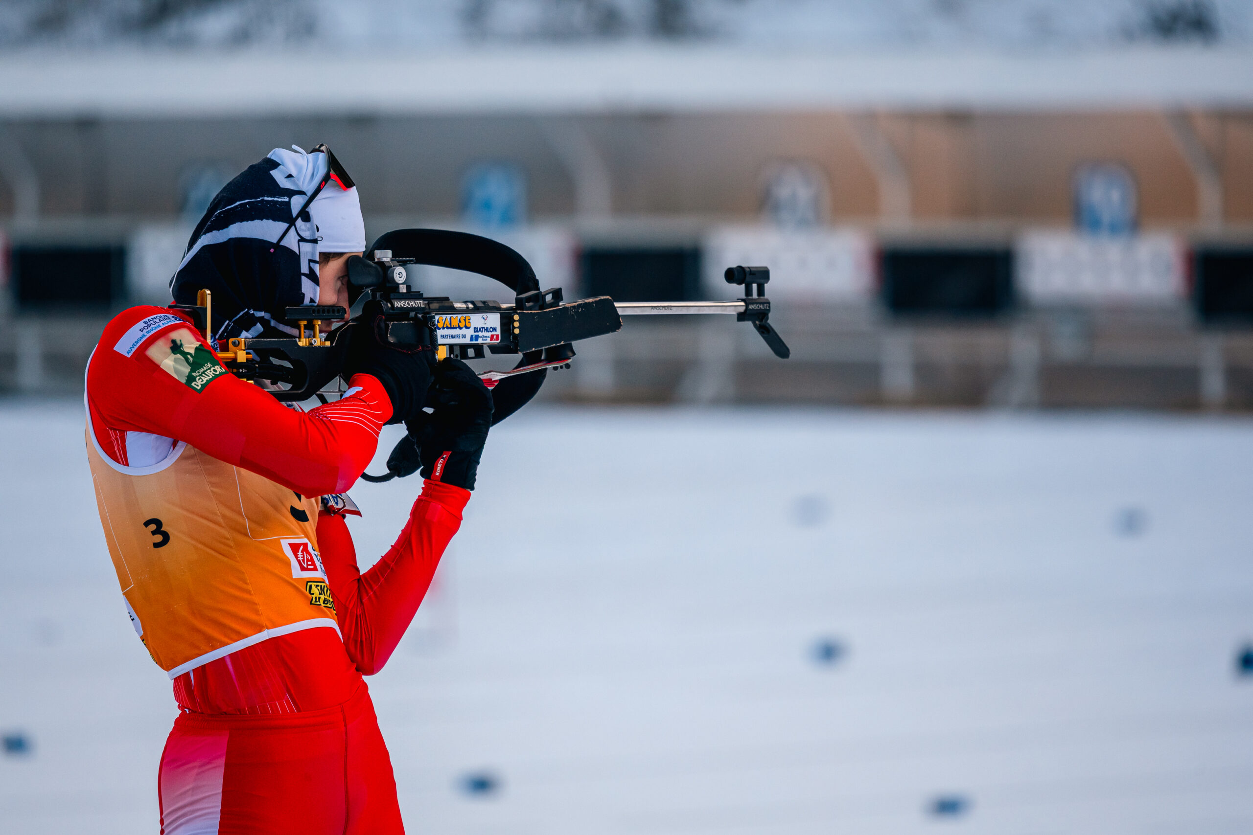 Biathlète en position de tir debout